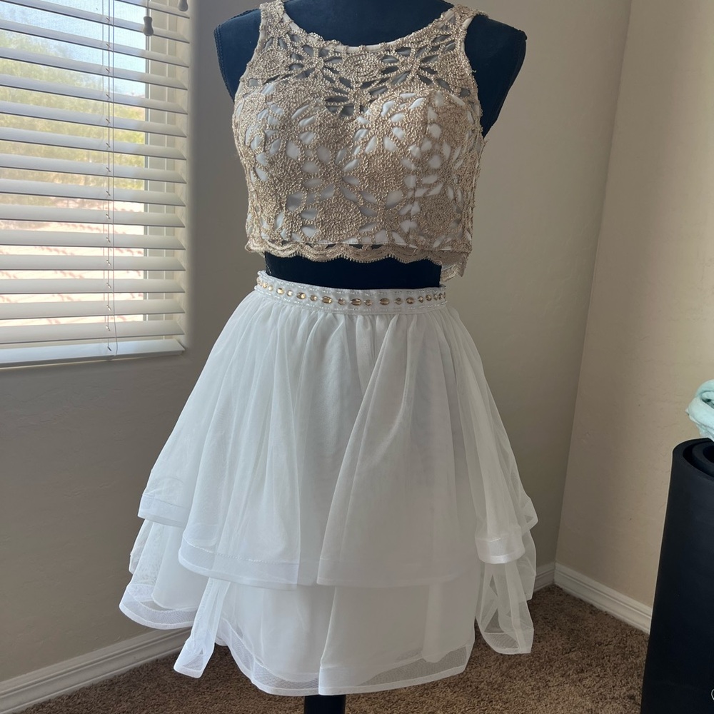 Elegant Lace and Tulle Two-Piece Prom Homecoming Dress